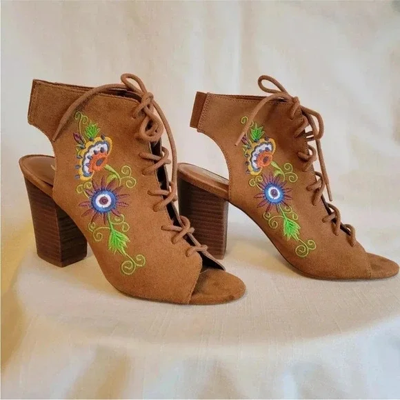 *Final Price* Sbicca Vintage Collection Sz 7 Suede Embroidered Sandal Boho - Picture 4 of 7
